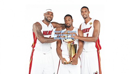 姆巴佩梅开二度助巴黎圣日耳曼领跑法甲 梅西伤缺引发球迷担忧