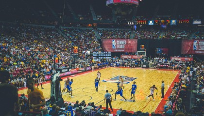 欧足联发布上赛季上座数据，老特拉福德再度称王，伯纳乌与梅阿查紧随其后