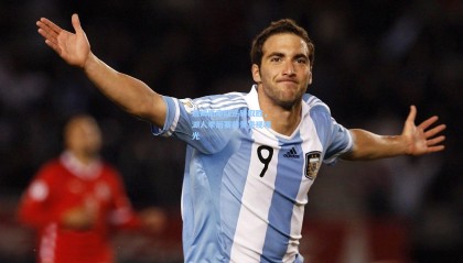 詹姆斯率队逆转取胜，湖人季后赛前景重现曙光